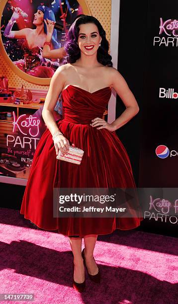 Singer Katy Perry arrives at "Katy Perry: Part Of Me" premiere at Grauman's Chinese Theatre on June 26, 2012 in Hollywood, California. The premiere...