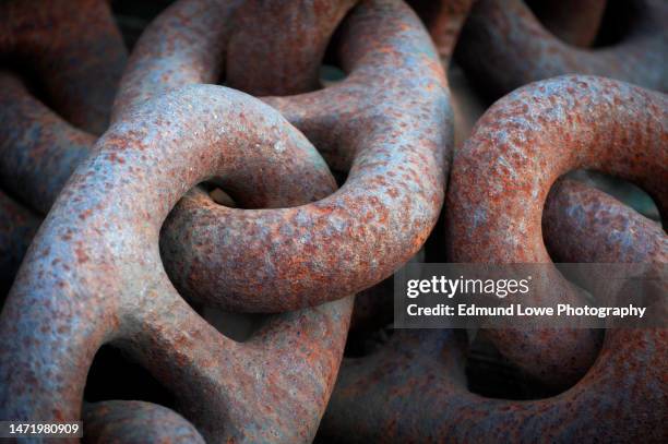 close up of an old rusty anchor chain. - anchor chain stock pictures, royalty-free photos & images