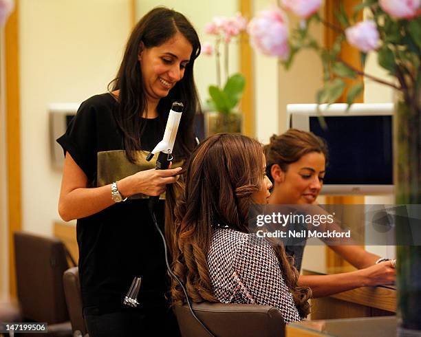 169 West London Salon Photos and Premium High Res Pictures - Getty Images 169 West London Salon Photos and Premium High Res Pictures - Getty Images