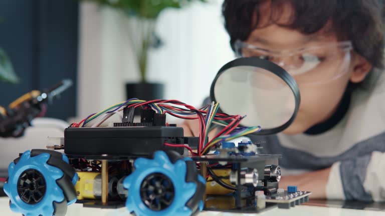https://media.gettyimages.com/id/1472001584/video/boy-building-and-studying-robot-stem-programming-software-technology-of-robotics-programing.jpg?b=1&s=640x640&k=20&c=2wvDDkRfk7i9Gj0o3qqrAwWiFy3ZaCLETM34_XkZvl8=