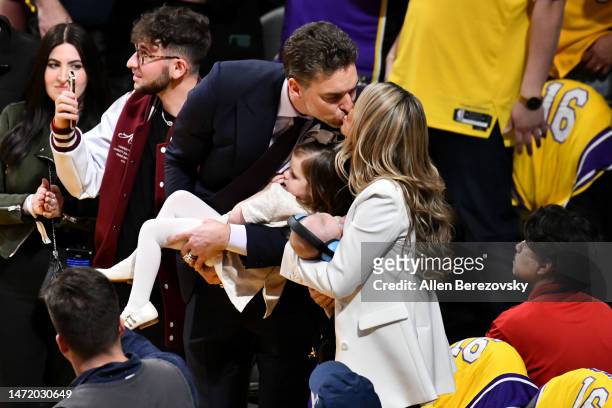 Pau Gasol kisses his wife Catherine McDonnell during a basketball game between the Los Angeles Lakers and the Memphis Grizzlies at Crypto.com Arena...