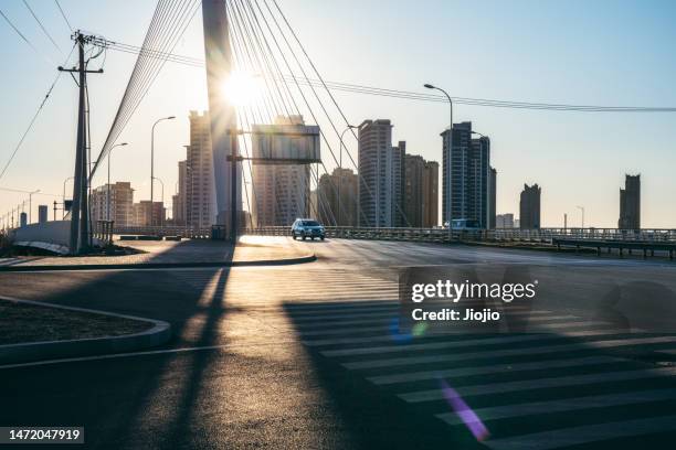 city street - ponte sostenuto da cavi foto e immagini stock