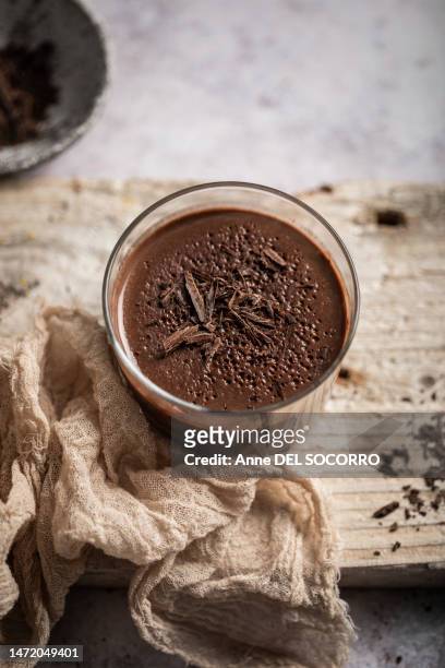 homemade chocolate cream mousse glass - mousse stock-fotos und bilder