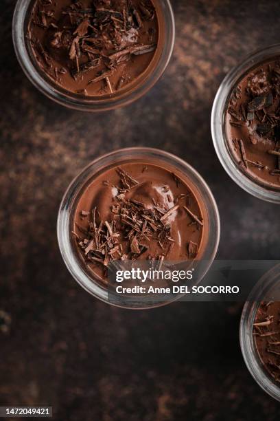 homemade chocolate cream mousse glass - chocolade mousse stockfoto's en -beelden