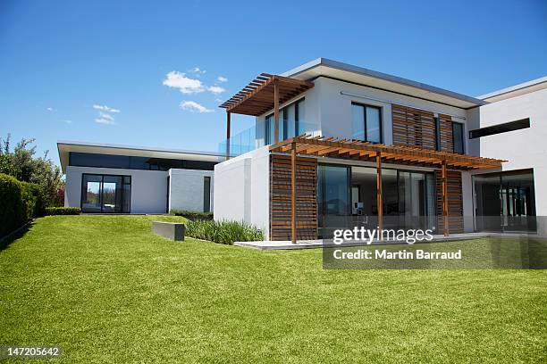 modern house and yard - building a house stock pictures, royalty-free photos & images