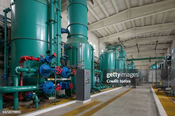 oil refinery, petrochemical plant equipment - compressor stockfoto's en -beelden