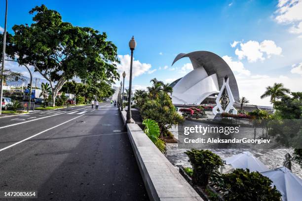 street near tenerife auditorium "adán martín" in santa cruz de tenerife, spain - las palmas de gran canaria stock pictures, royalty-free photos & images