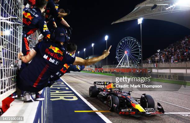 Race winner Max Verstappen of the Netherlands driving the Oracle Red Bull Racing RB19 passes his team celebrating on the pitwall during the F1 Grand...