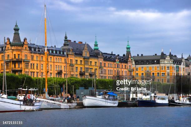 boats along stockholm strandvägen waterfront - strandvägen stock pictures, royalty-free photos & images