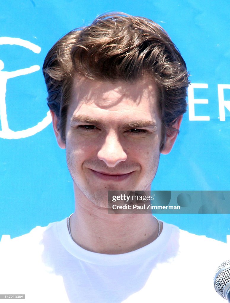 Andrew Garfield Delivers A Chilean Rose Tarantula To The American Museum Of Natural History For The Spiders Alive! Exhibition