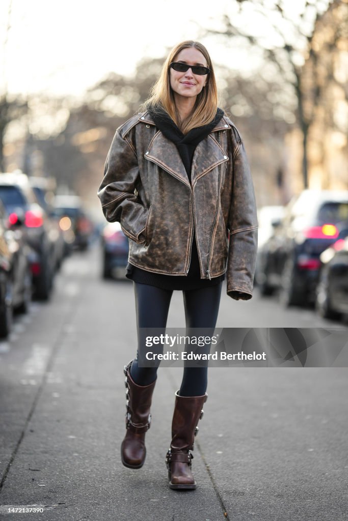 Street Style - Paris Fashion Week - Womenswear Fall Winter 2023 2024 : Day Three