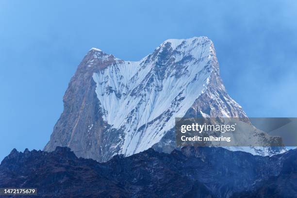 annapurna mountain range fishtail, machapuchare - montanhas annapurna imagens e fotografias de stock