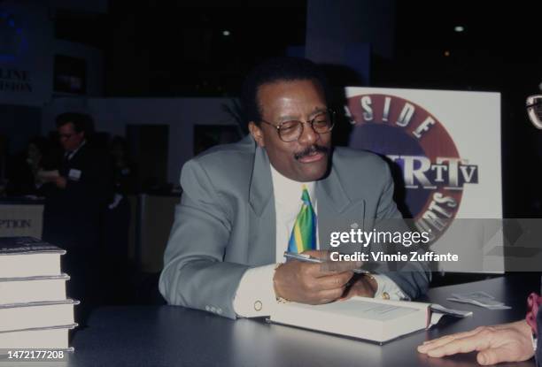 Johnnie Cochran promoting court television show at the 1997 NAPTE Convention, New Orleans, Louisiana, United States, 13th January 1997.