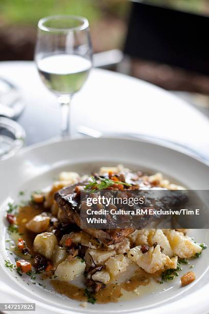 plate of meat, sauce and potatoes - madeira wine 個照片及圖片檔