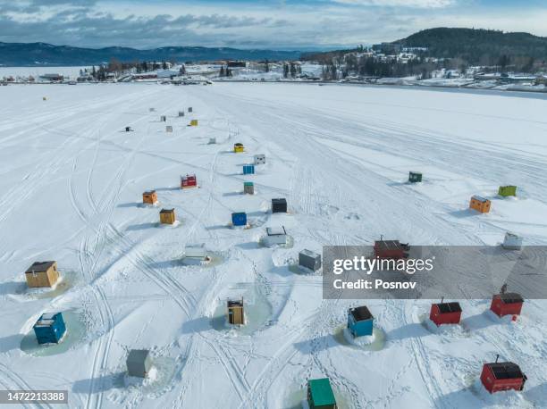 winter ice fishing shacks in the city of gaspe - gaspe peninsula - fotografias e filmes do acervo