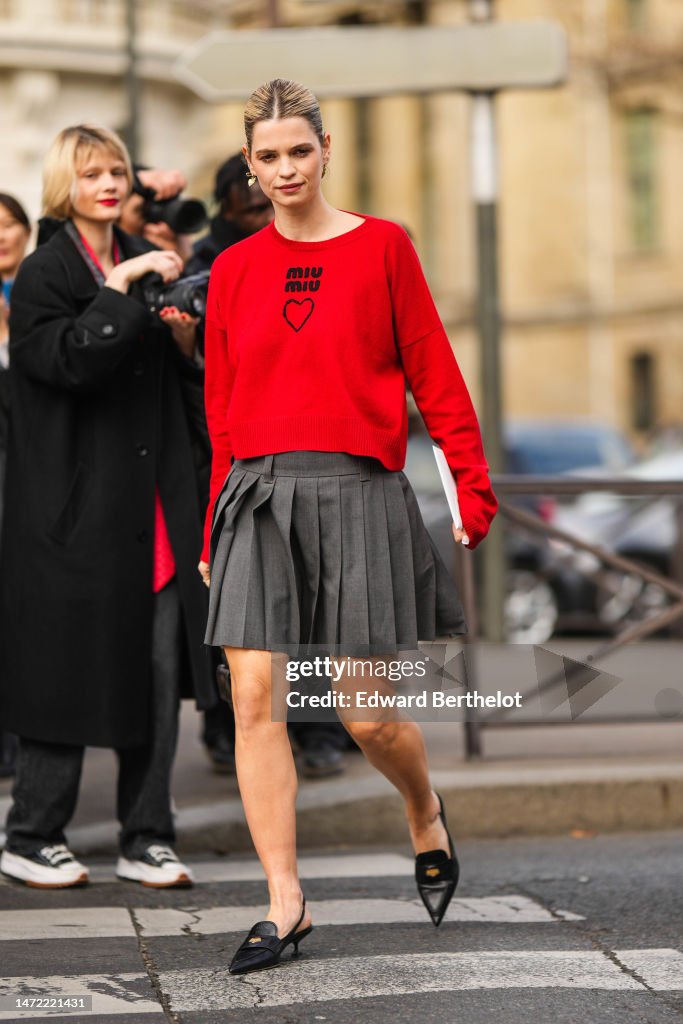 Street Style - Paris Fashion Week - Womenswear Fall Winter 2023 2024 : Day Nine