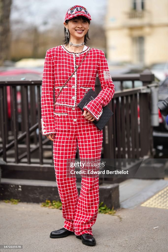 Street Style - Paris Fashion Week - Womenswear Fall Winter 2023 2024 : Day Nine
