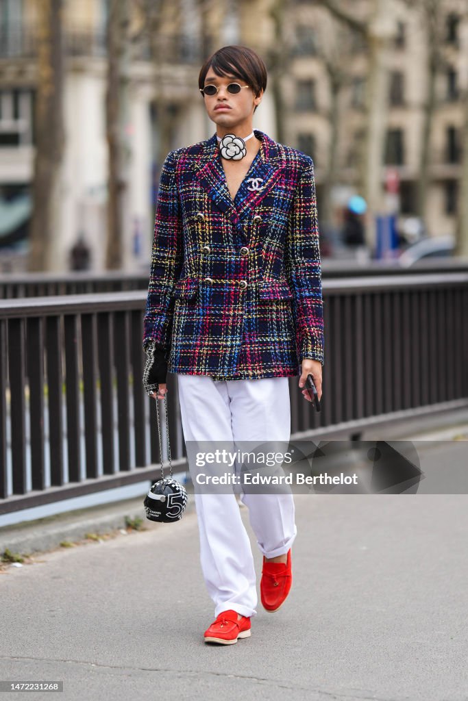 Street Style - Paris Fashion Week - Womenswear Fall Winter 2023 2024 : Day Nine