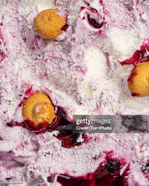 full frame texture background of berry gelato ice cream with jam and biscuits - chocolate chip ice cream stock pictures, royalty-free photos & images