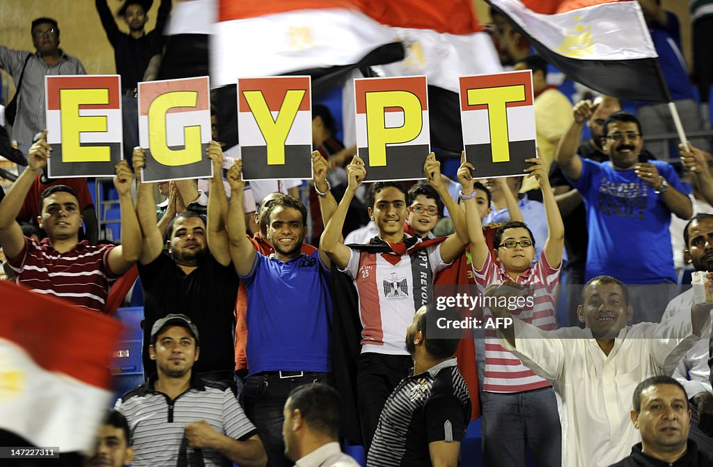 Egyptian fans support their national tea