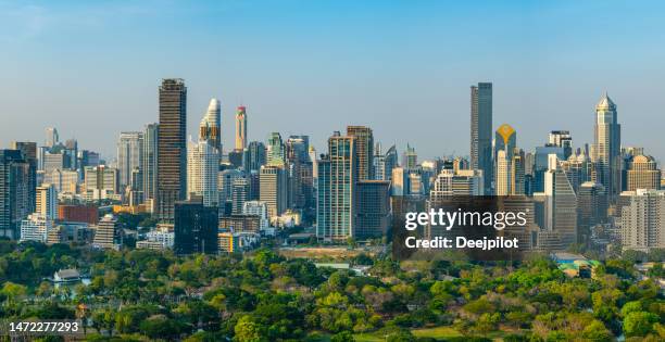 lumpini park and the silom bangkok city skyline, thailand - lumpini park bildbanksfoton och bilder