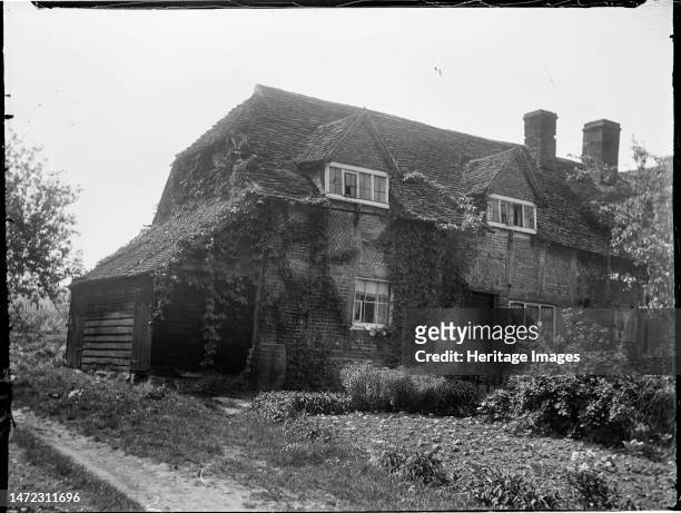 Bledlow, Bledlow-Cum-Saunderton, Wycombe, Buckinghamshire, 1918. Old timber framed cottages with brick infill, partly herringbone, in the village of...