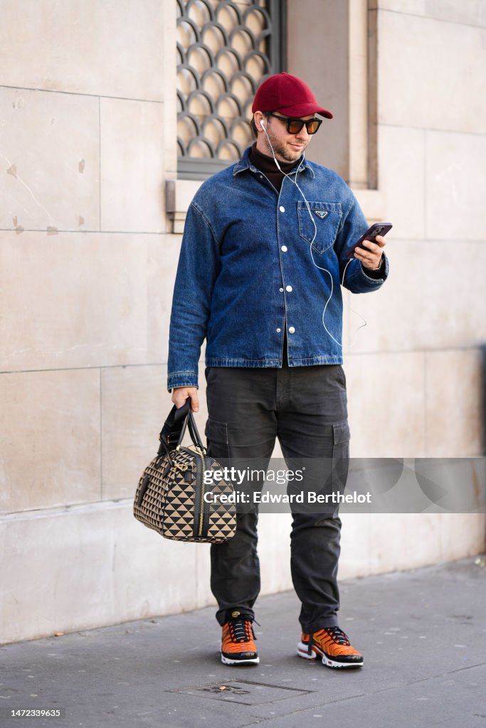Street Style - Paris Fashion Week - Womenswear Fall Winter 2023 2024 : Day Three