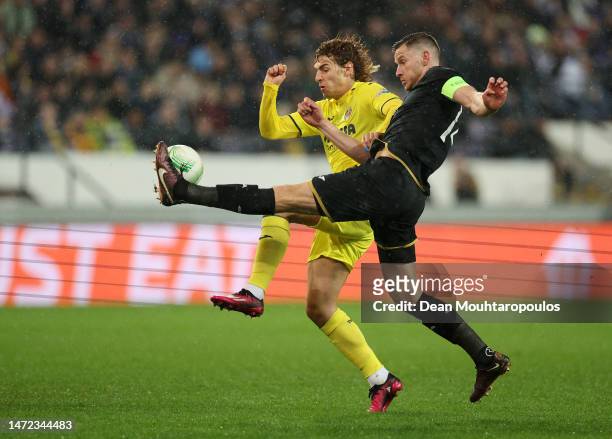 Jan Vertonghen of RSC Anderlecht battles for possession with Jorge Pascual Medina of Villarreal CF during the UEFA Europa Conference League round of...