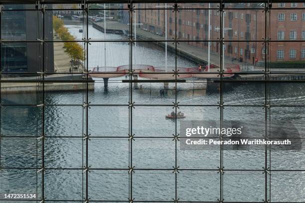 interior view at det kgl. bibliotek, the black diamond royal danish library and background of canal . - koninklijke bibliotheek kopenhagen stockfoto's en -beelden