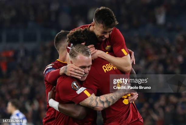 Stephan El Shaarawy of AS Roma celebrates with teammates after scoring the team's first goal during the UEFA Europa League round of 16 leg one match...