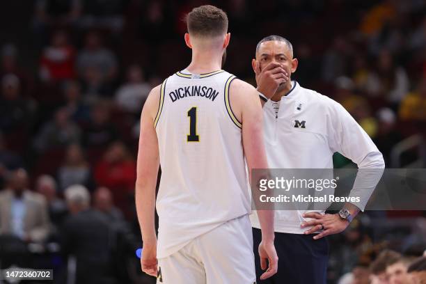 Head coach Juwan Howard of the Michigan Wolverines reacts with Hunter Dickinson against the Rutgers Scarlet Knights in the second half of the second...