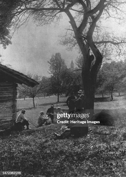 'Bien loin des camps Allemands; Le doux internement en Suisse de plusieurs centaines de prisonniers de guerre, malades au blesses, qu'ont designes...