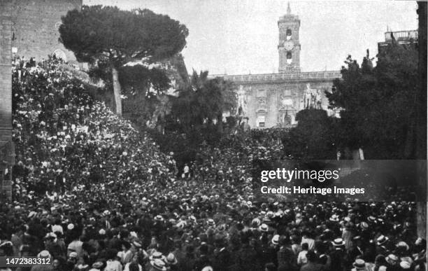 Anniversaire de l'entrée en guerre de l'Italie. --La foule sur les rampes du Capitole',24 mai 1916. From "Collection de la Guerre IV. L'Illustration...