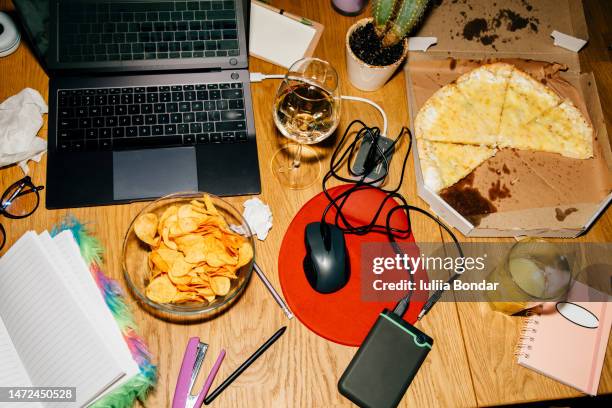 still life shot of various items at an home workstation - rommelig stockfoto's en -beelden