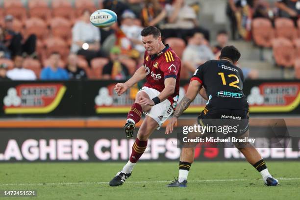 Thomas Umaga-Jensen of the Highlanders clears the ball during the round three Super Rugby Pacific match between Chiefs and Highlanders at FMG Stadium...