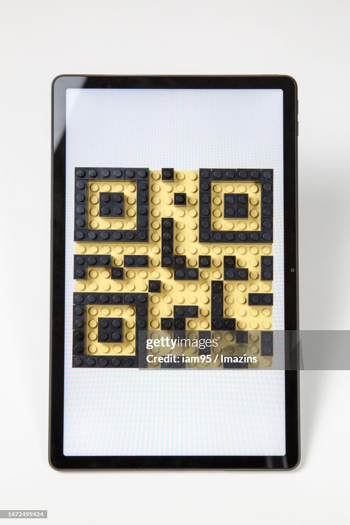 Toy Block Qr Code And Tablet High-Res Vector Graphic - Getty Images