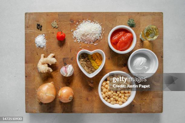 vegan chickpea curry raw ingredients - curry powder stock pictures, royalty-free photos & images