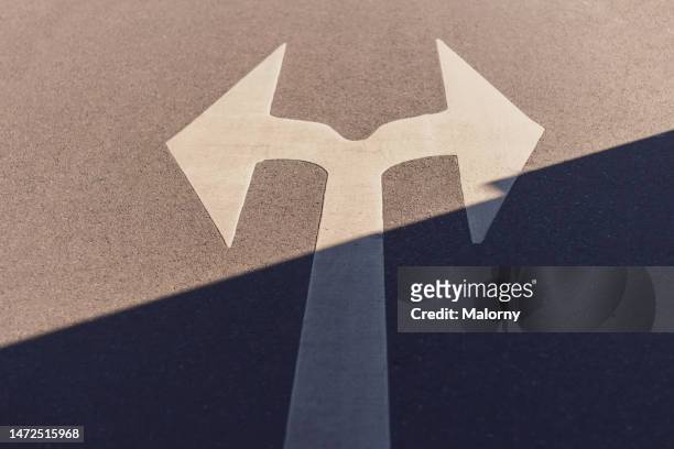 two way arrow road sign. - road intersection stock-fotos und bilder