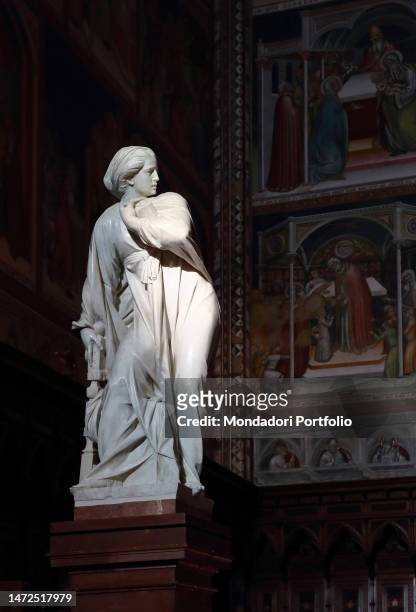 Visita della città promossa dall'Opera del Duomo di Orvieto in occasione dei 500 anni dalla morte del pittore Luca Signorelli. Nella foto: la statua...