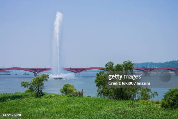 han river fountain - han river fotografías e imágenes de stock