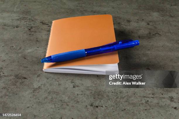 ballpoint pen on closed gold notebook with lined paper - agenda template stock pictures, royalty-free photos & images