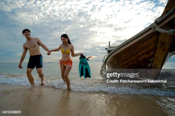couple lover traveler - asian fishing boat stock-fotos und bilder