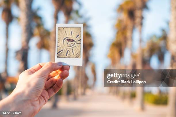 sofortbild, summer vibes, mockup. - passfoto stock-fotos und bilder