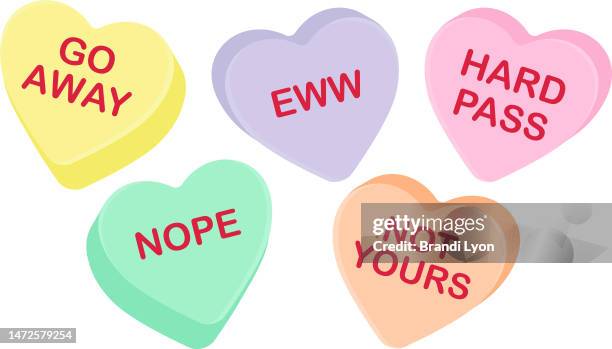 candy heart sayings, bad sweethearts, anti valentines day sweets, sugar food message of hate on february 14 holiday - love hate stock-fotos und bilder