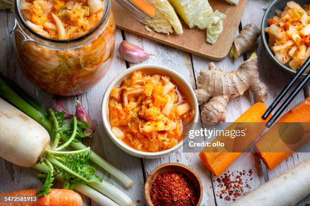 homemade kimchee and glass jar - root vegetable stockfoto's en -beelden