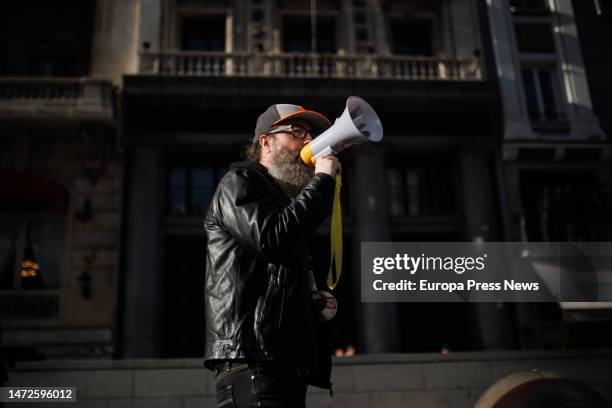 Workers of the Summa 112 emergency call center, which answers 061, protest during a march from Puerta Del Sol to the Consejeria de Sanidad, on 10...