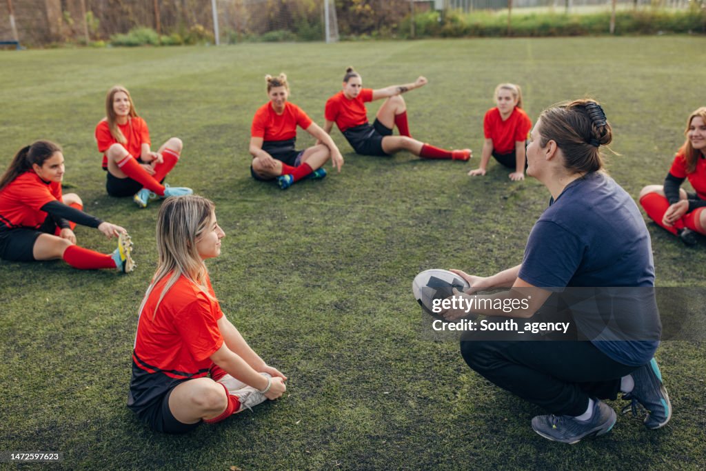 Team Building Rugby Rugby Team Training Outdoors High-Res Stock Photo - Getty Images