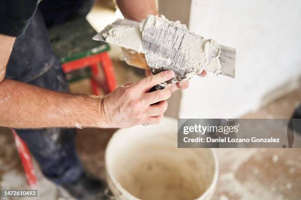 Plaster Applying Cement Plaster Photos and Premium High Res Pictures - Getty Images