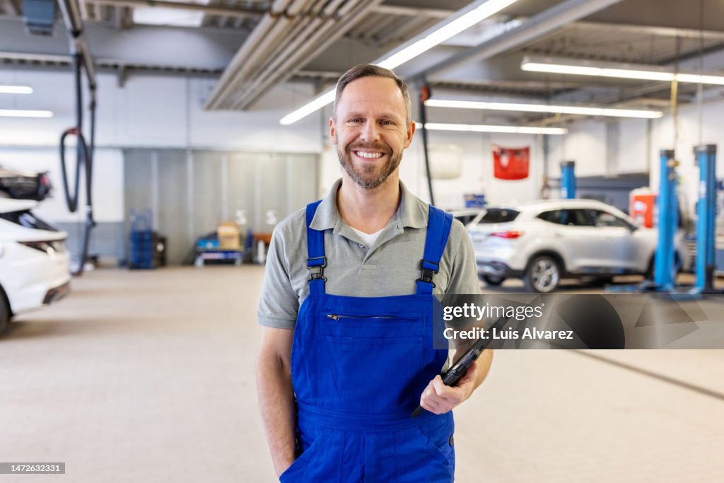 Portrait of mature auto mechanic in auto repair shop