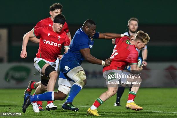 David Odiase of Italy competes for the ball with Cam Winnett of Wales during the U20 Six Nations Rugby match between Italy and Wales at Stadio...